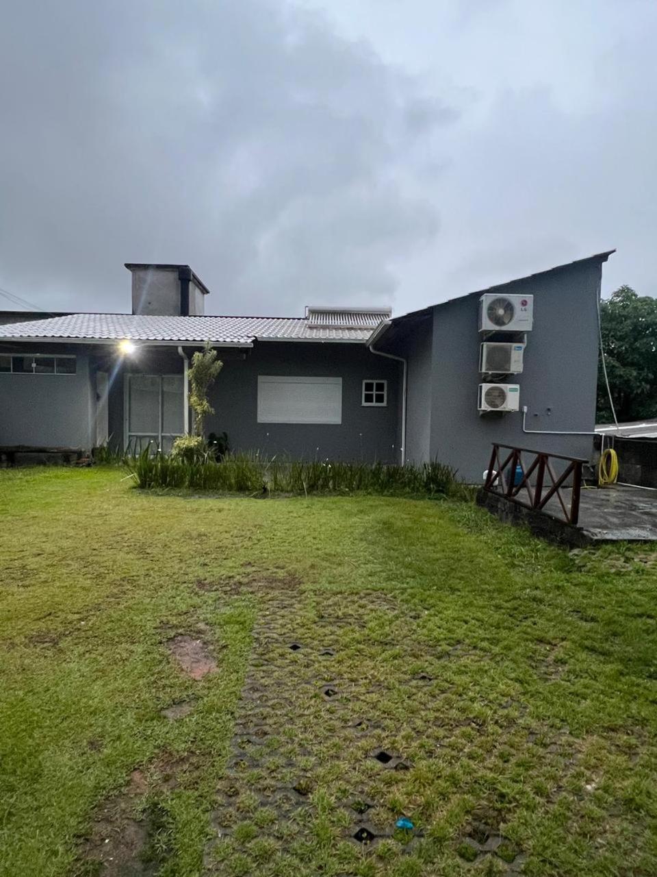 Dhomini Villa ฟลอเรียนอโปลิส ภายนอก รูปภาพ